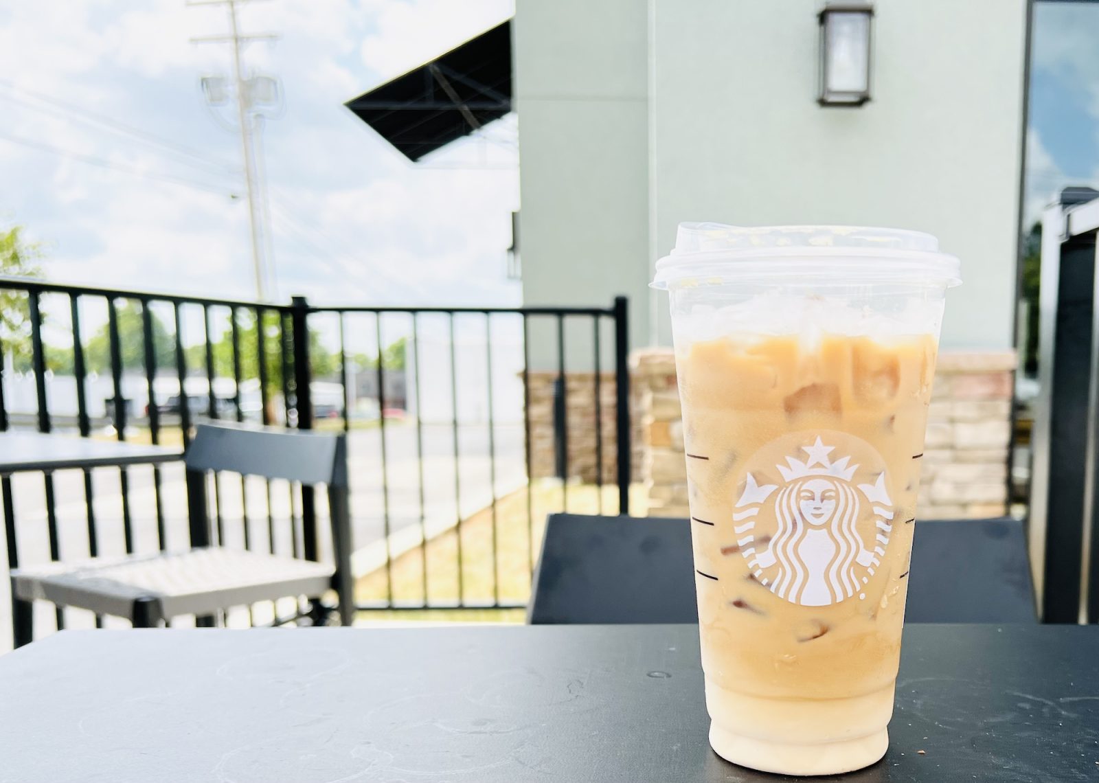 Iced Toasted Vanilla Oatmilk Shaken Espresso